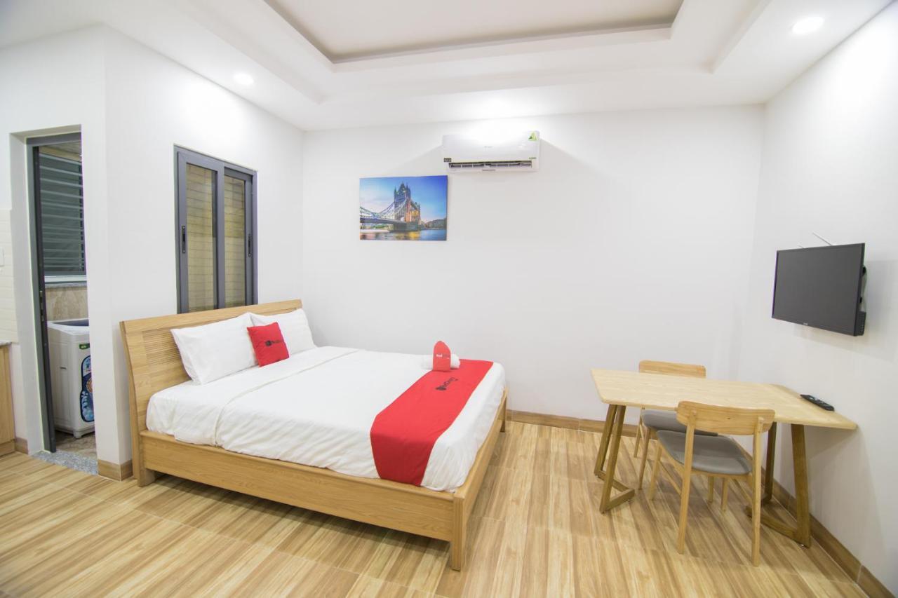 Отель Reddoorz Premium Near E-Town Хошимин Экстерьер фото