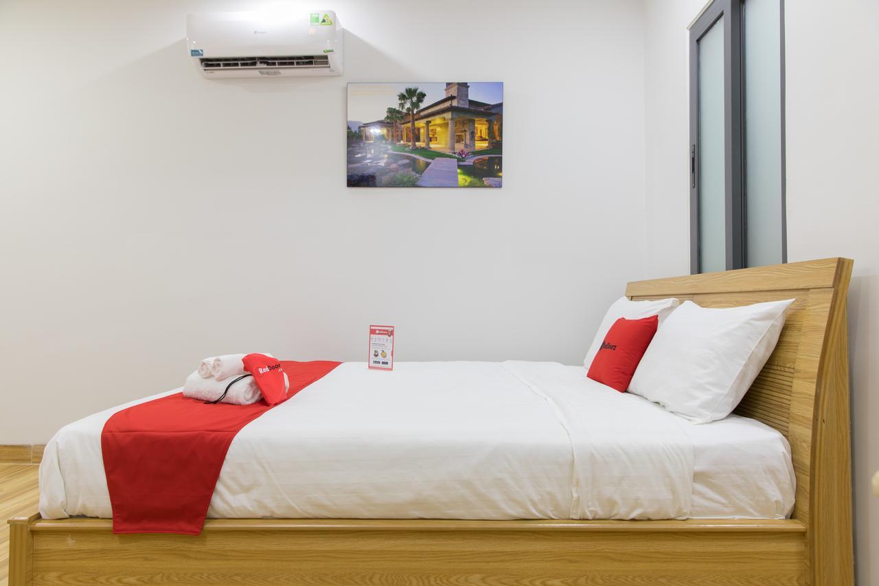 Отель Reddoorz Premium Near E-Town Хошимин Экстерьер фото