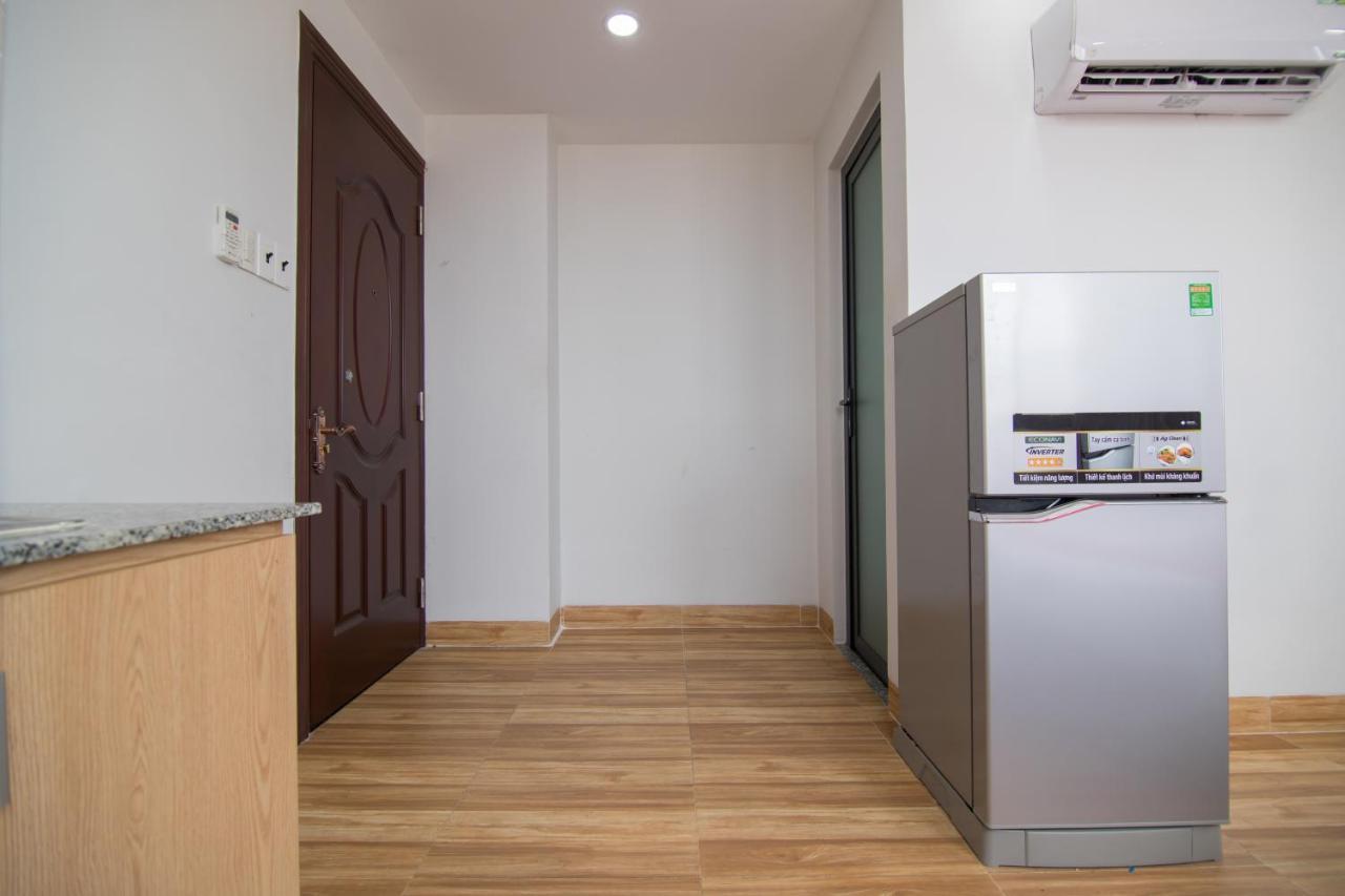 Отель Reddoorz Premium Near E-Town Хошимин Экстерьер фото