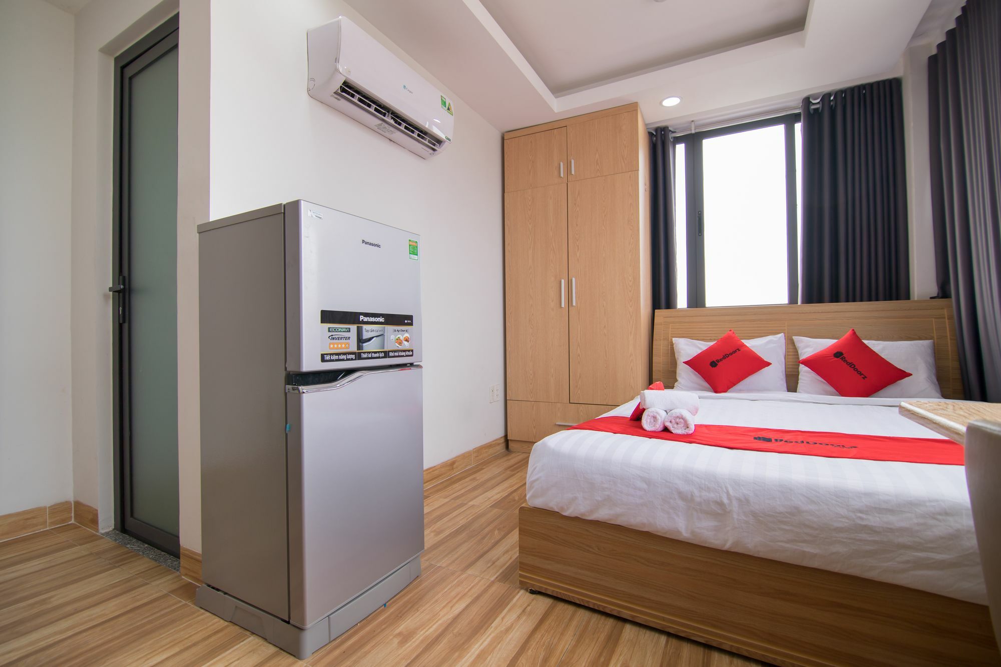 Отель Reddoorz Premium Near E-Town Хошимин Экстерьер фото